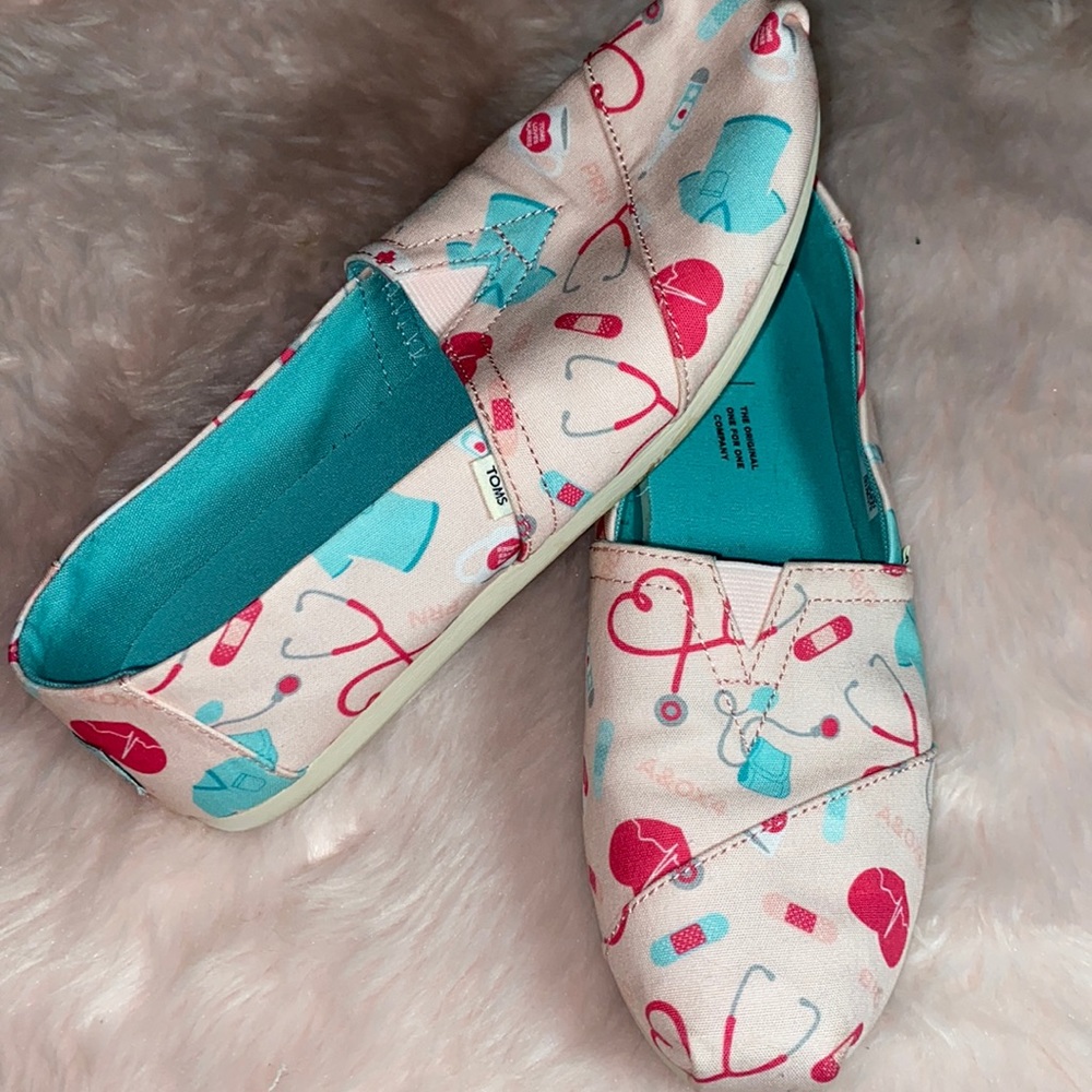 Gently worn Toms Healthcare Hero shoes size 8